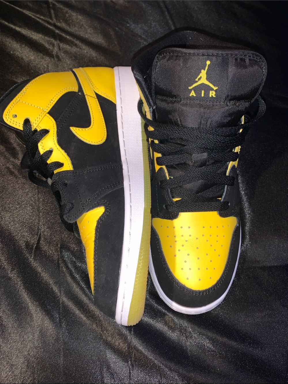 Nike Air Jordan 1 Mid - Black & Yellow